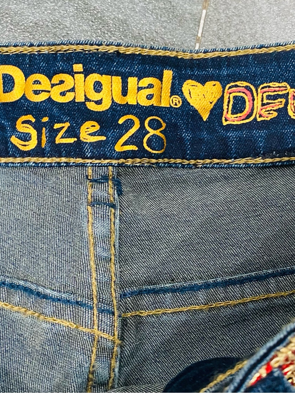 Women’s Desigual Embroidered Embellished Waistband Dark Denim Straight Jeans 28 - Picture 4 of 7